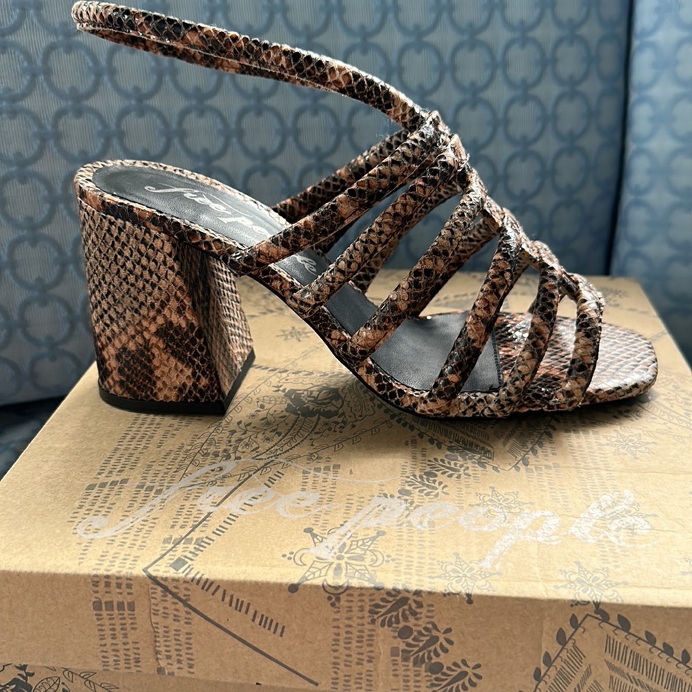 NWT Free People Colette Sandal